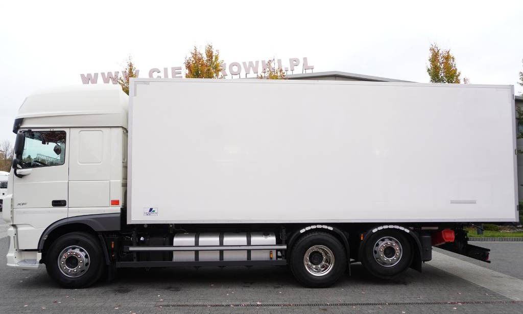 DAF XF 450 6×2 E6 / Refrigerator Lacapitaine / ATP/FRC to 2027 / 18 pallets - Camión frigorífico: foto 4 DAF XF 450 6×2 E6 / Refrigerator Lacapitaine / ATP/FRC to 2027 / 18 pallets - Camión frigorífico: foto 4