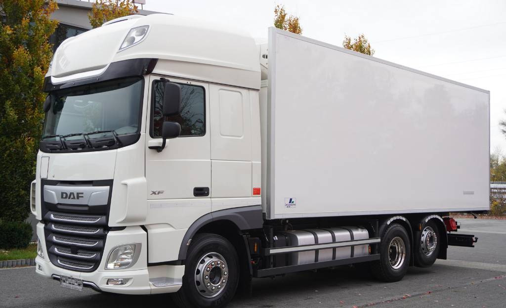 DAF XF 450 6×2 E6 / Refrigerator Lacapitaine / ATP/FRC to 2027 / 18 pallets - Camión frigorífico: foto 1 DAF XF 450 6×2 E6 / Refrigerator Lacapitaine / ATP/FRC to 2027 / 18 pallets - Camión frigorífico: foto 1