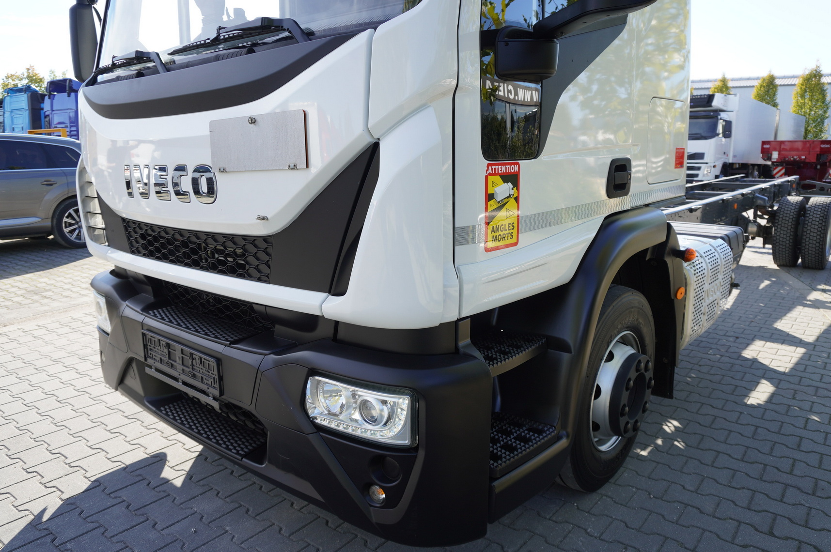 IVECO Eurocargo 140e19 4×2 E6 Glob / ADR / frame 8,1m - Camión chasis: foto 5 IVECO Eurocargo 140e19 4×2 E6 Glob / ADR / frame 8,1m - Camión chasis: foto 5