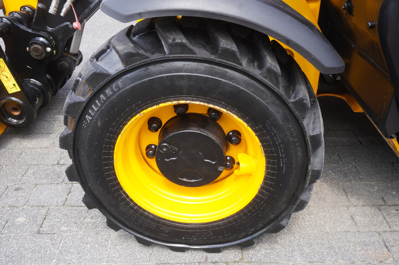 Manipulador telescópico JCB 525-60T5 / 2022 / 860 MTH! / 2.5 T / Reach 6 m / joystick: foto 22 Manipulador telescópico JCB 525-60T5 / 2022 / 860 MTH! / 2.5 T / Reach 6 m / joystick: foto 22