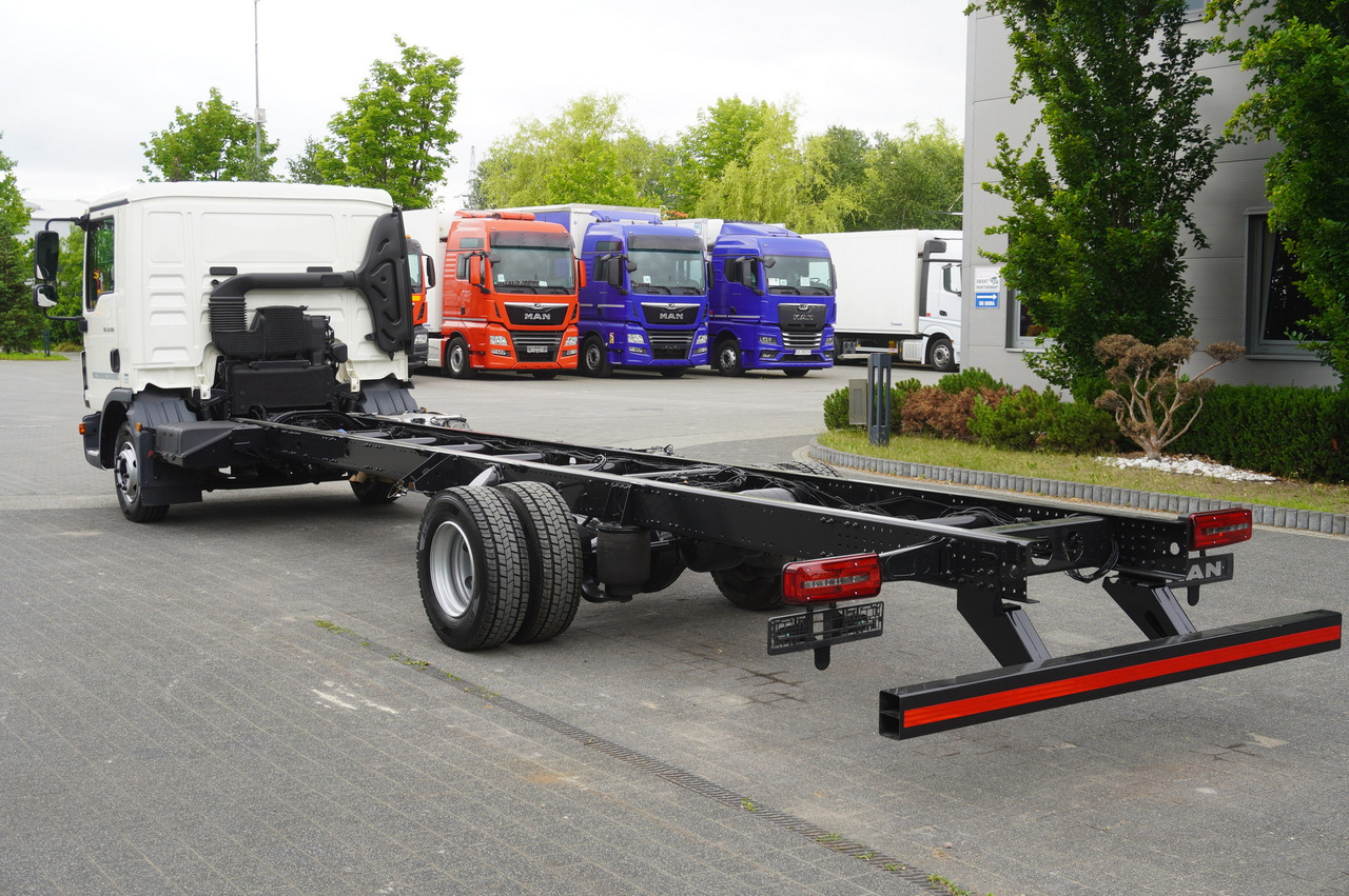 MAN TGL 12.190 / Chassis 8 m / 100 tho. km - Camión chasis: foto 4 MAN TGL 12.190 / Chassis 8 m / 100 tho. km - Camión chasis: foto 4