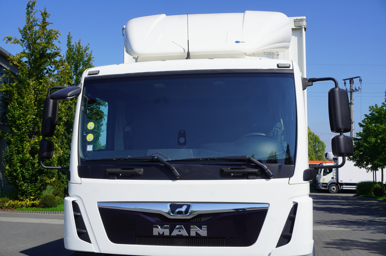 Camión lona MAN TGL 12.190 / Curtainsider 19 EPAL / Sleeper cab: foto 10