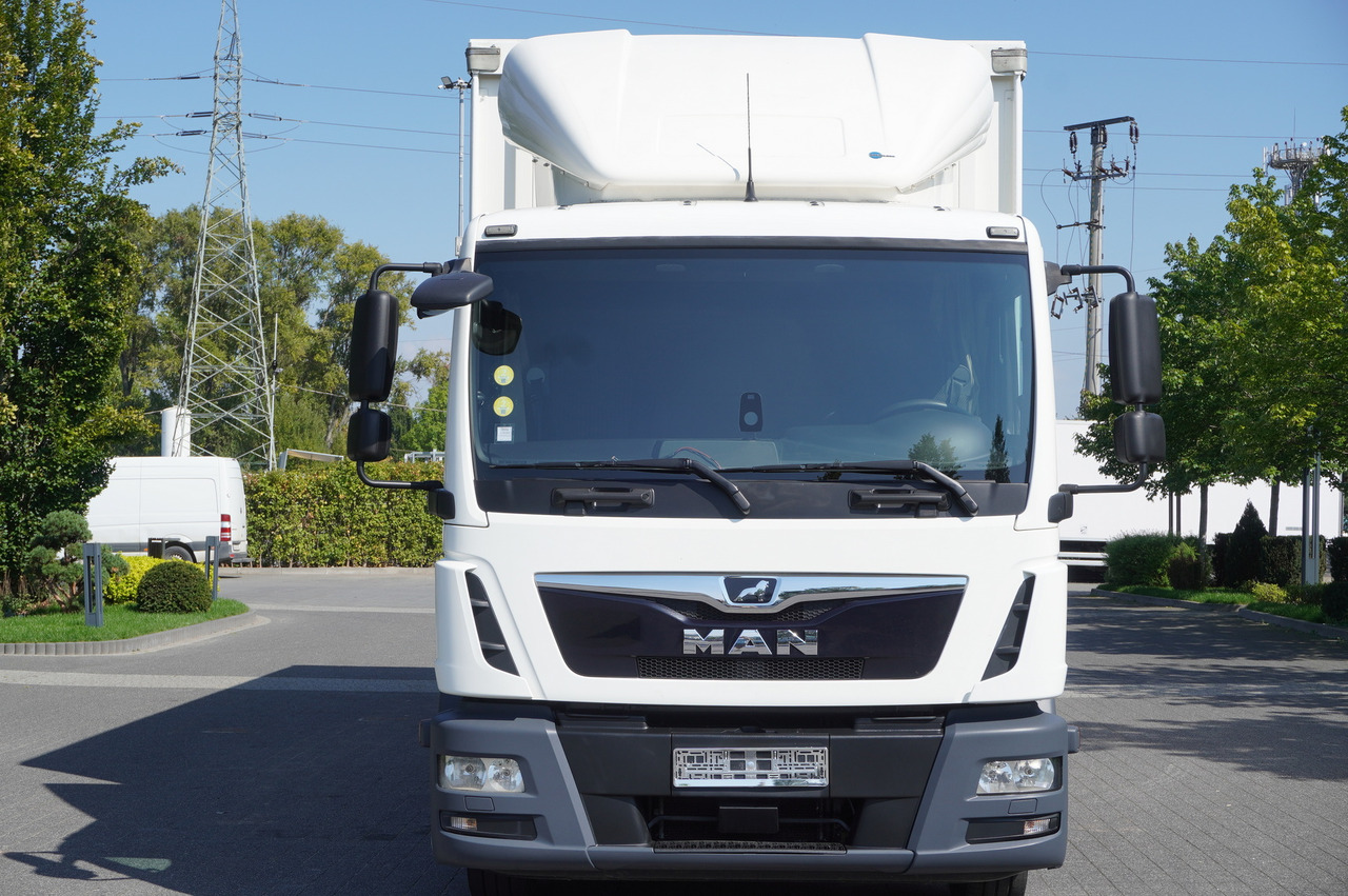 Camión lona MAN TGL 12.190 / Curtainsider 19 EPAL / Sleeper cab: foto 9