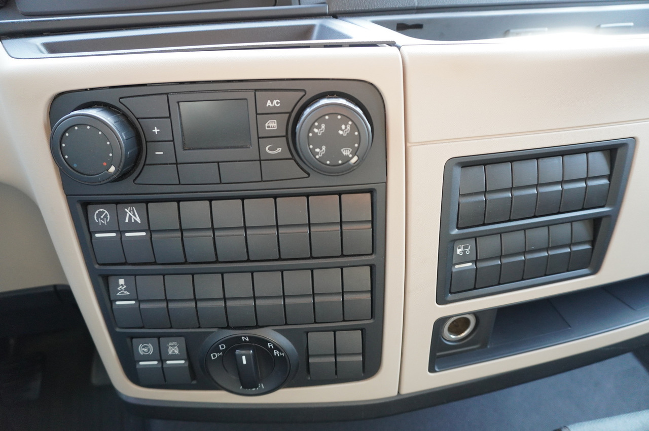 Camión lona MAN TGL 12.220 / Curtainsider 19 EPAL / 140 tho. km: foto 26