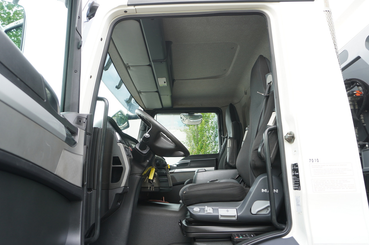 Limpieza de alcantarillado MAN TGM 26.340 E6 / RIVARD sewage cleaner 11.8 m3 / 170 tho. km / steered axle: foto 27