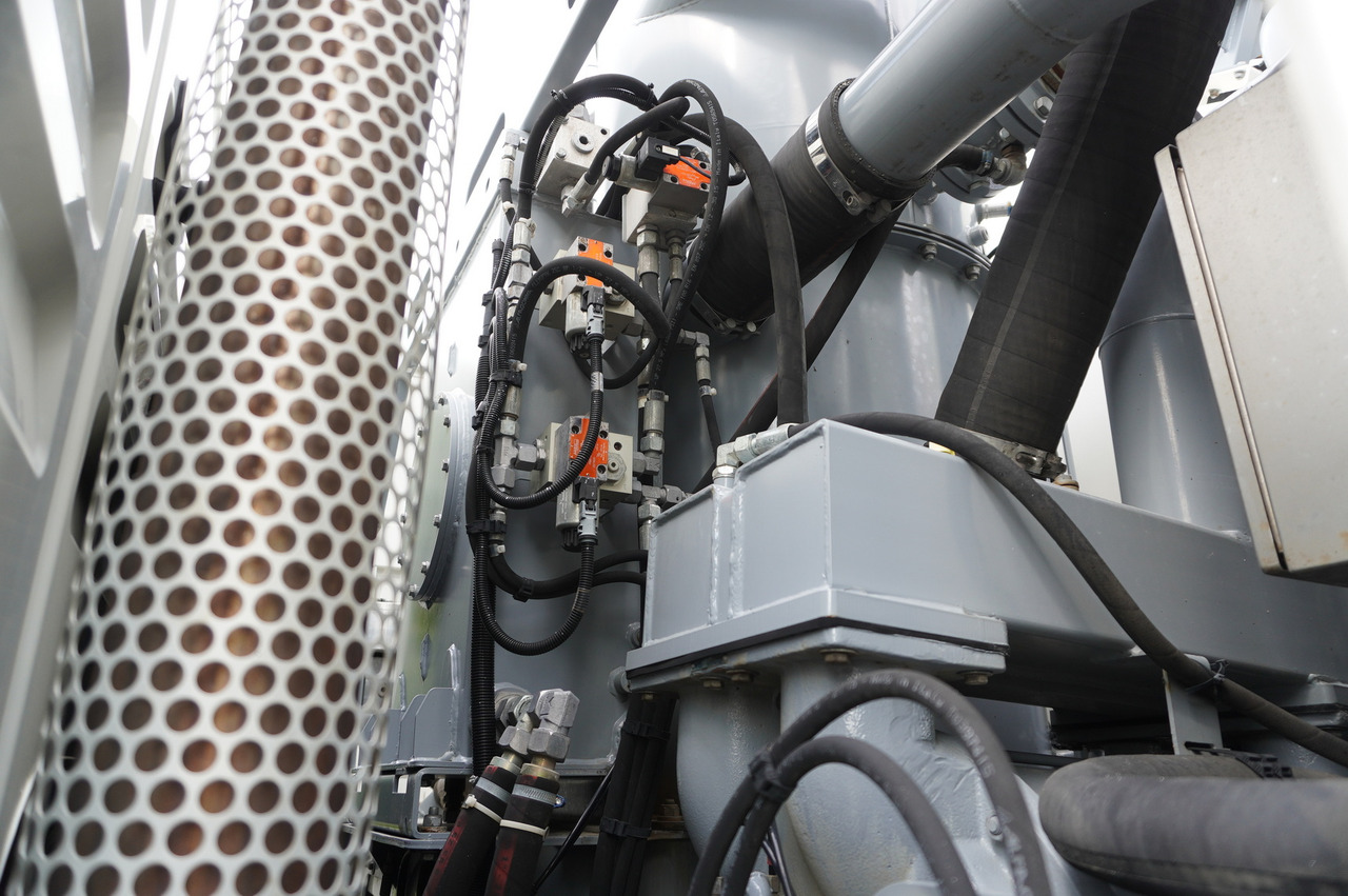 Limpieza de alcantarillado MAN TGM 26.340 E6 / RIVARD sewage cleaner 11.8 m3 / 170 tho. km / steered axle: foto 17