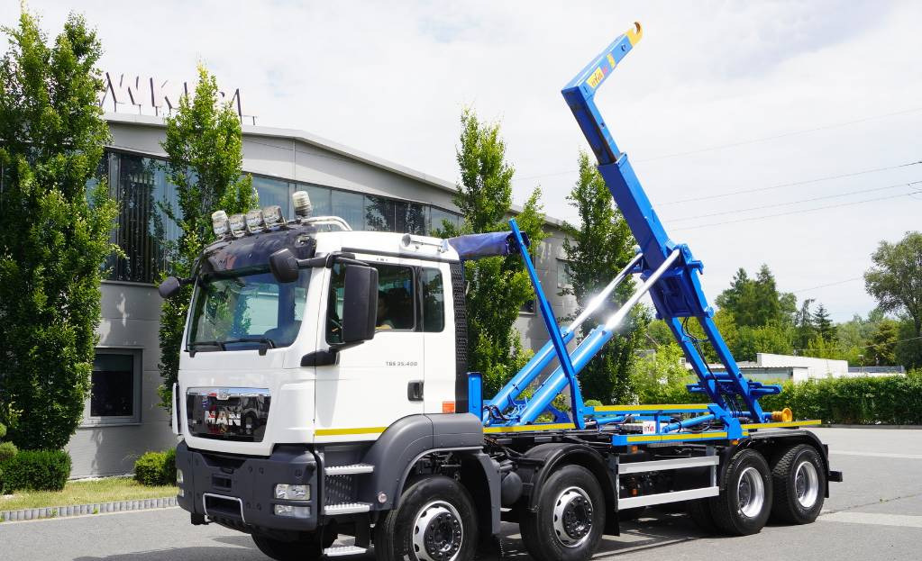 MAN TGS 35.400 8×4 HYVA LIFT 32.56 SE hooklift - Camión multibasculante: foto 1 MAN TGS 35.400 8×4 HYVA LIFT 32.56 SE hooklift - Camión multibasculante: foto 1