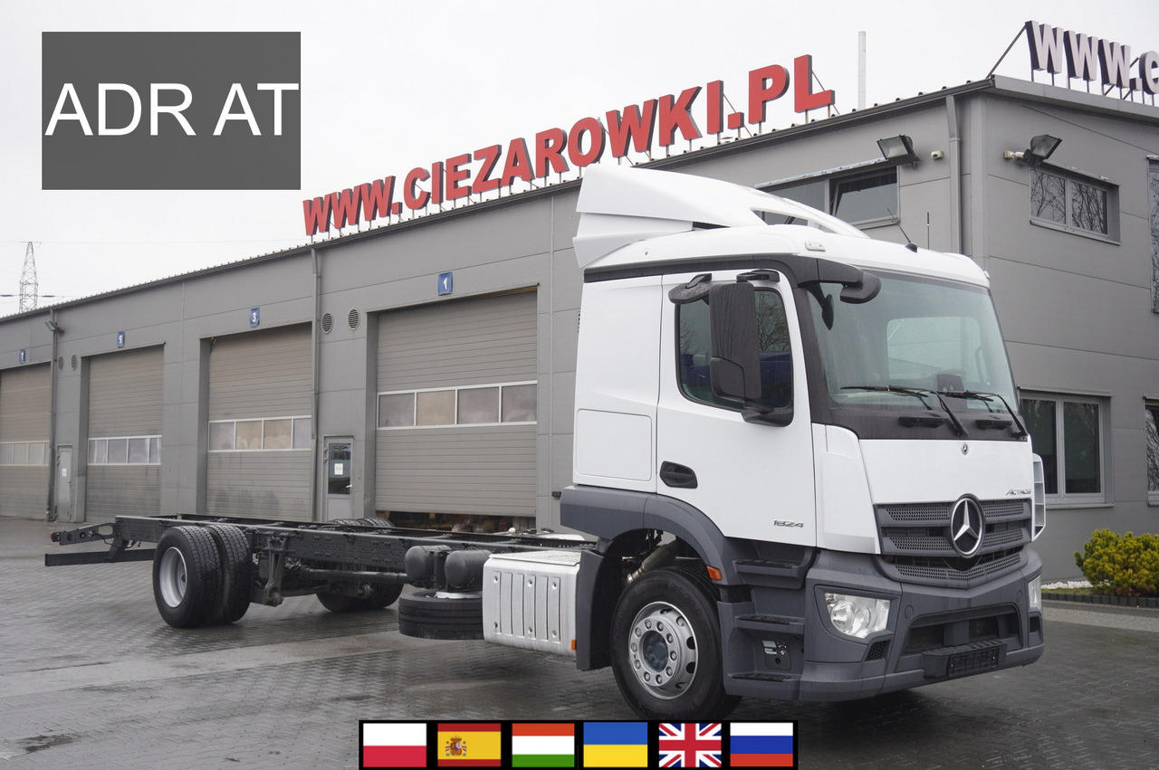 MERCEDES-BENZ Actros 1824 / 9.1 m chassis / ADR AT / sleeping cabin - Camión chasis: foto 1 MERCEDES-BENZ Actros 1824 / 9.1 m chassis / ADR AT / sleeping cabin - Camión chasis: foto 1