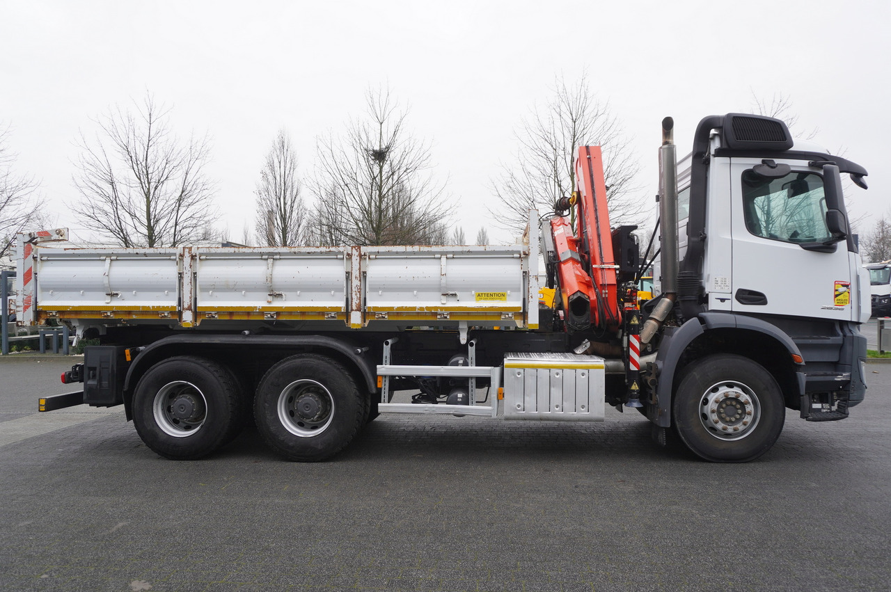 MERCEDES-BENZ Arocs 2636 6x4 / 2-way tipper / Fassi F135A.0.23 / remote control / Rotator - Camión volquete, Camión grúa: foto 3 MERCEDES-BENZ Arocs 2636 6x4 / 2-way tipper / Fassi F135A.0.23 / remote control / Rotator - Camión volquete, Camión grúa: foto 3