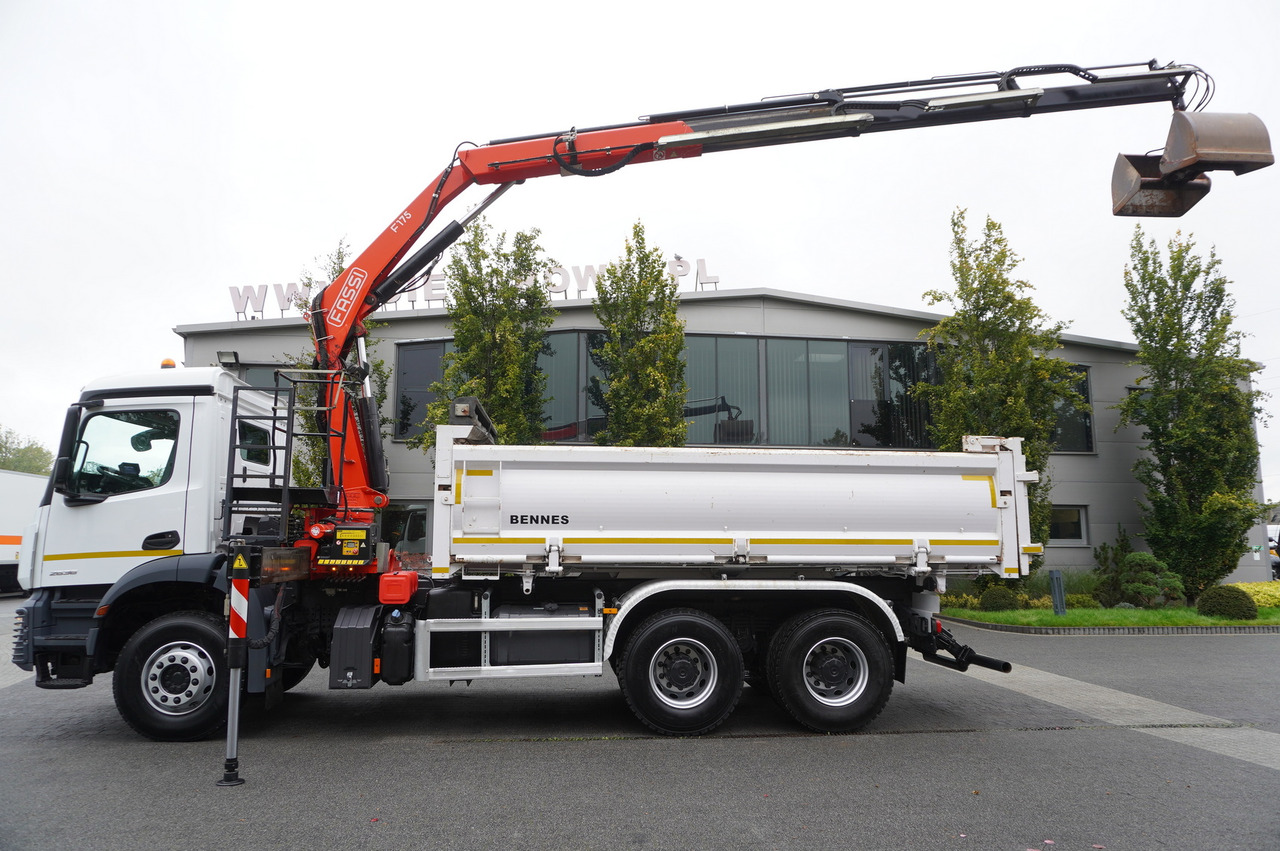 MERCEDES-BENZ Arocs 2636 6x4 / Fassi F175 / 7.7 t / 10 m / 2-side tipper / Bortmatic - Camión grúa: foto 4 MERCEDES-BENZ Arocs 2636 6x4 / Fassi F175 / 7.7 t / 10 m / 2-side tipper / Bortmatic - Camión grúa: foto 4