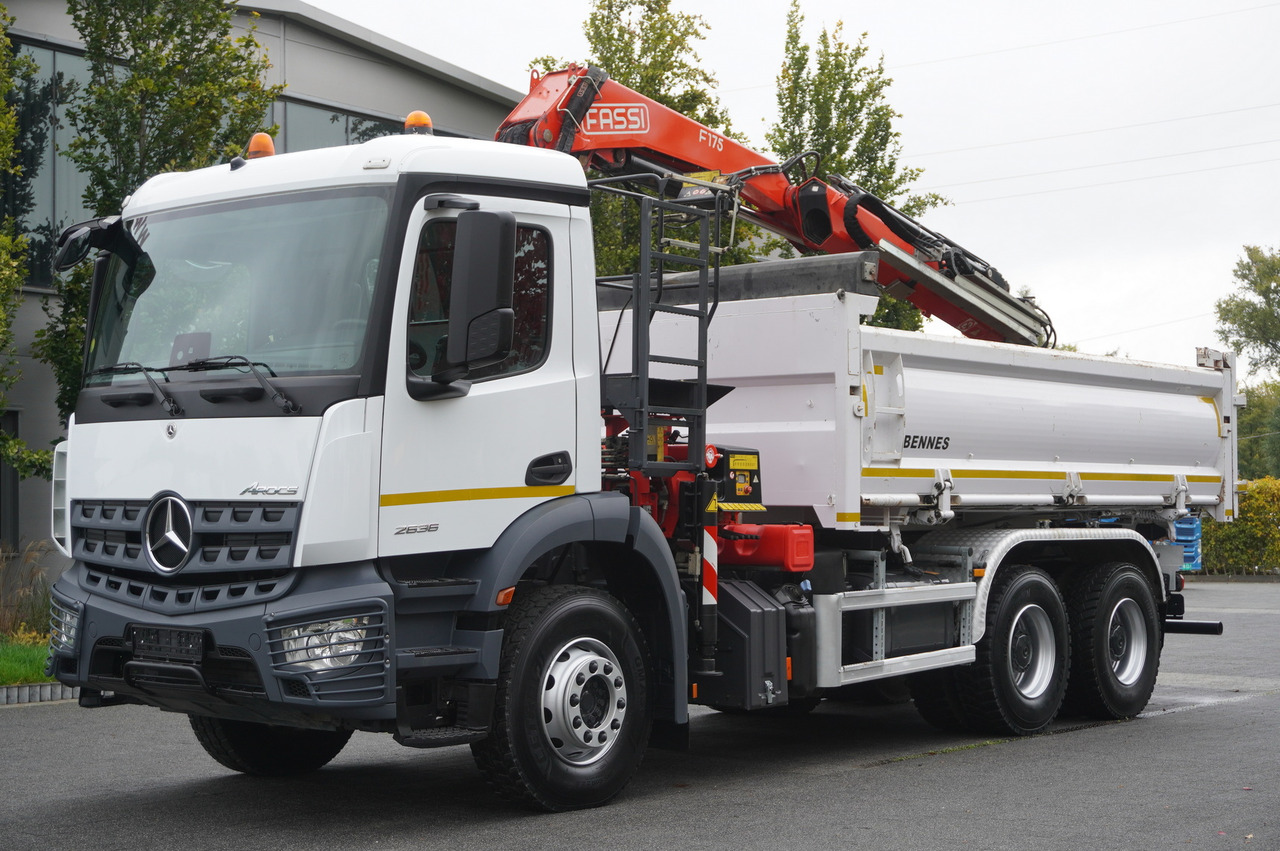 MERCEDES-BENZ Arocs 2636 6x4 / Fassi F175 / 7.7 t / 10 m / 2-side tipper / Bortmatic - Camión grúa: foto 2 MERCEDES-BENZ Arocs 2636 6x4 / Fassi F175 / 7.7 t / 10 m / 2-side tipper / Bortmatic - Camión grúa: foto 2