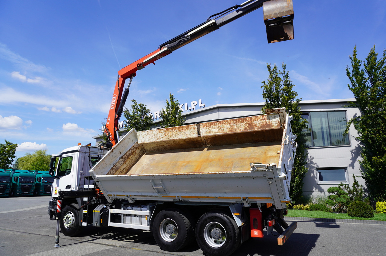MERCEDES-BENZ Arocs 2636 / 6x4 / HDS Fassi / 3-Way Tipper / Bortmatic - Camión volquete, Camión grúa: foto 3 MERCEDES-BENZ Arocs 2636 / 6x4 / HDS Fassi / 3-Way Tipper / Bortmatic - Camión volquete, Camión grúa: foto 3