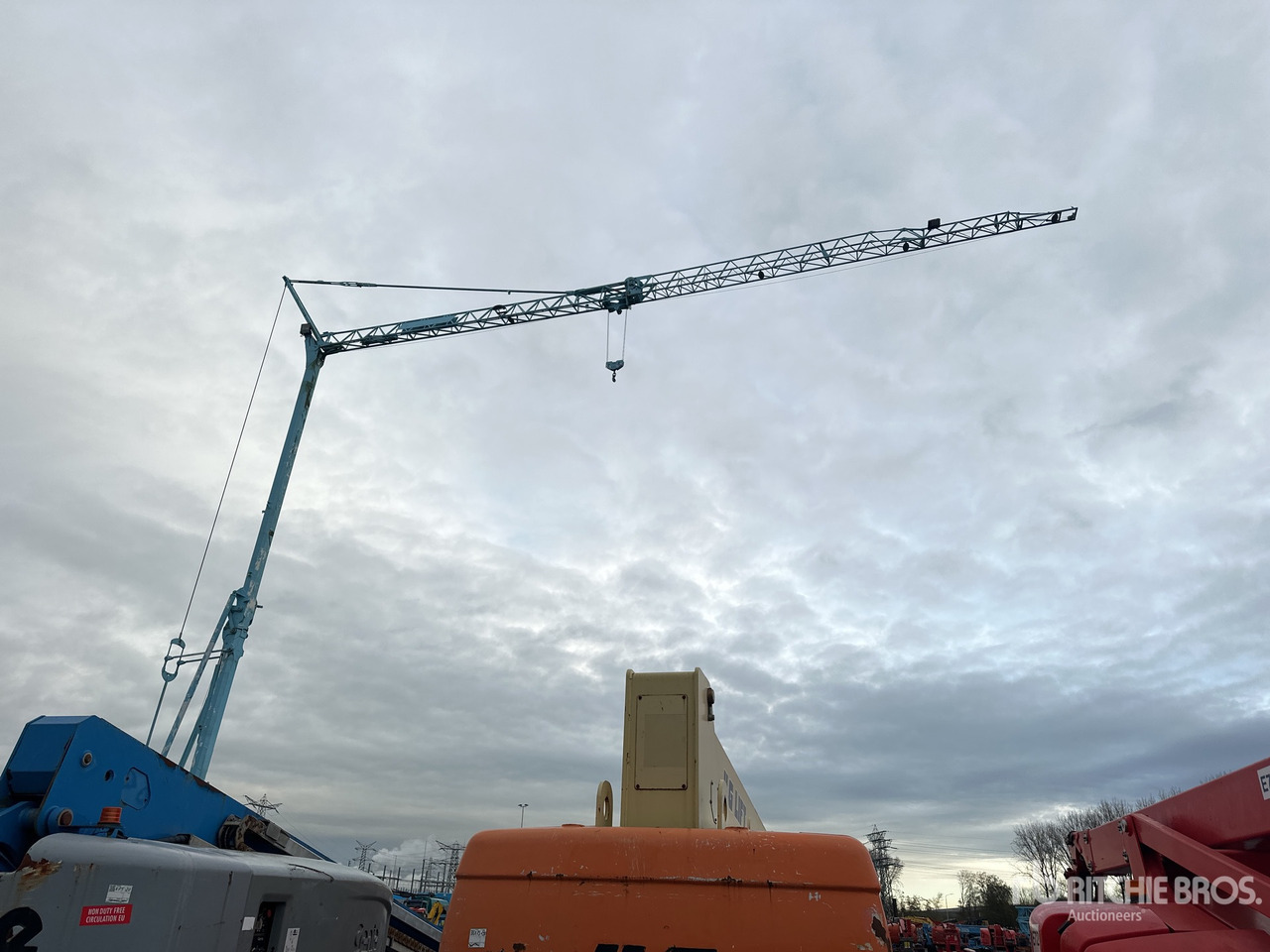 POTAIN IGO32 Tri/A Mobile self-erecting tower crane / 4400 MTH! - Grúa torre: foto 4 POTAIN IGO32 Tri/A Mobile self-erecting tower crane / 4400 MTH! - Grúa torre: foto 4