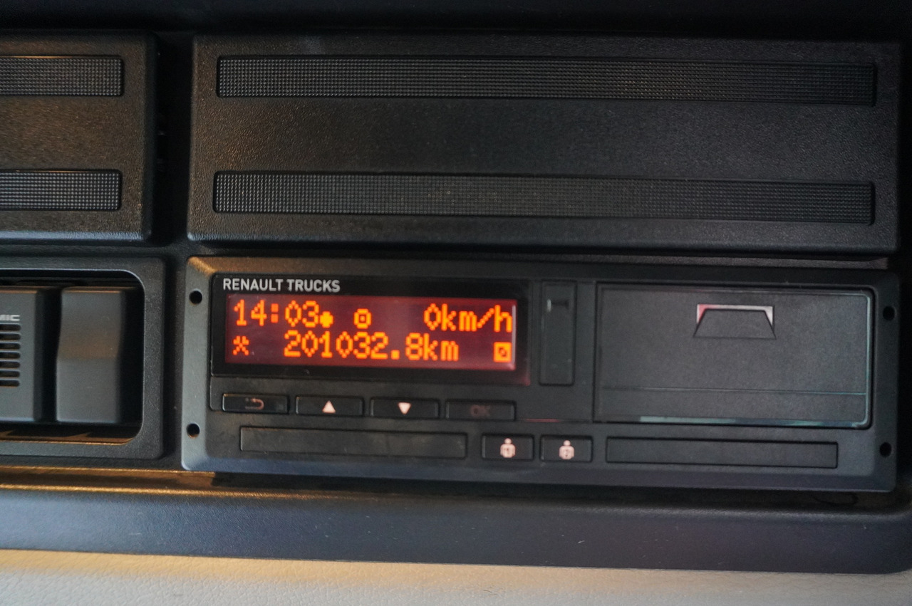 RENAULT RENAULT C280 DTI 8 / FASSI crane 5.6 T / 560 MTH / range 8 m / Flatbed 15 EPAL - Camión grúa: foto 4 RENAULT RENAULT C280 DTI 8 / FASSI crane 5.6 T / 560 MTH / range 8 m / Flatbed 15 EPAL - Camión grúa: foto 4