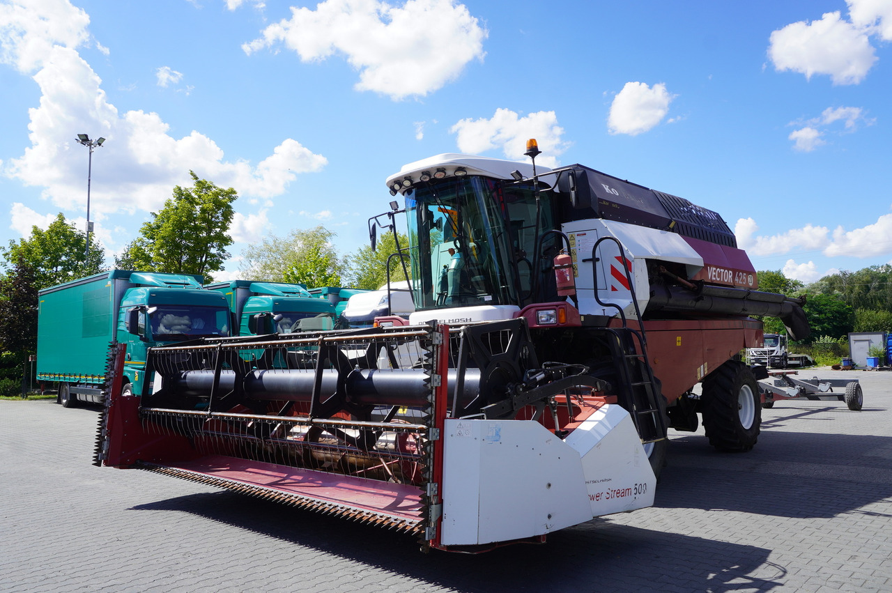 ROSTSELMASH VECTOR 425 RSM-101 grain harvester + Header 5 m + rapeseed harvesting extension / 2300 MTH - Cosechadora de granos: foto 5 ROSTSELMASH VECTOR 425 RSM-101 grain harvester + Header 5 m + rapeseed harvesting extension / 2300 MTH - Cosechadora de granos: foto 5