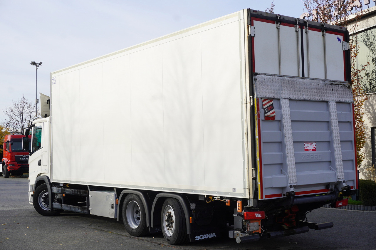 SCANIA G500 6x2 / Schmitz Refrigerator 19 EPAL Multitemperatura / Thermoking T1200R / Steering axle / 280 cm height - Camión frigorífico: foto 3 SCANIA G500 6x2 / Schmitz Refrigerator 19 EPAL Multitemperatura / Thermoking T1200R / Steering axle / 280 cm height - Camión frigorífico: foto 3