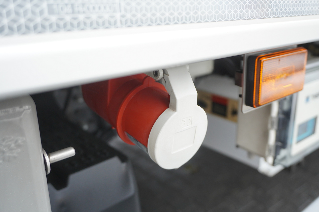 Camión frigorífico SCANIA P280 4x2 E6 / Lamberet 16 EPAL refrigerator / Multitemperature / Thermoking T-800R / 3 units: foto 12 Camión frigorífico SCANIA P280 4x2 E6 / Lamberet 16 EPAL refrigerator / Multitemperature / Thermoking T-800R / 3 units: foto 12