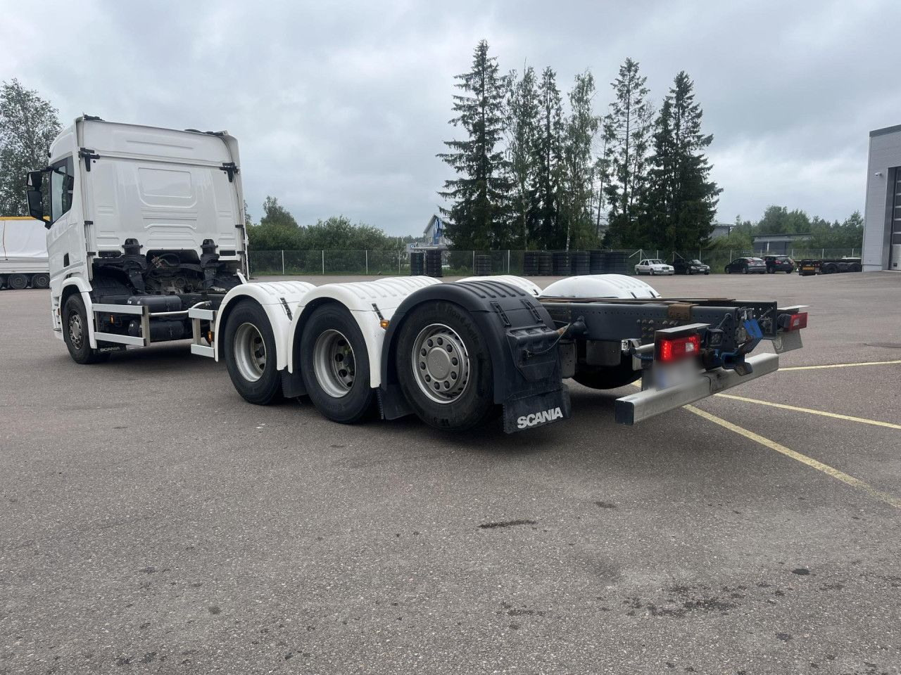 SCANIA R560 B8x4*4 / Chassis / sleeper cab / Power take-off - Camión grúa: foto 2 SCANIA R560 B8x4*4 / Chassis / sleeper cab / Power take-off - Camión grúa: foto 2