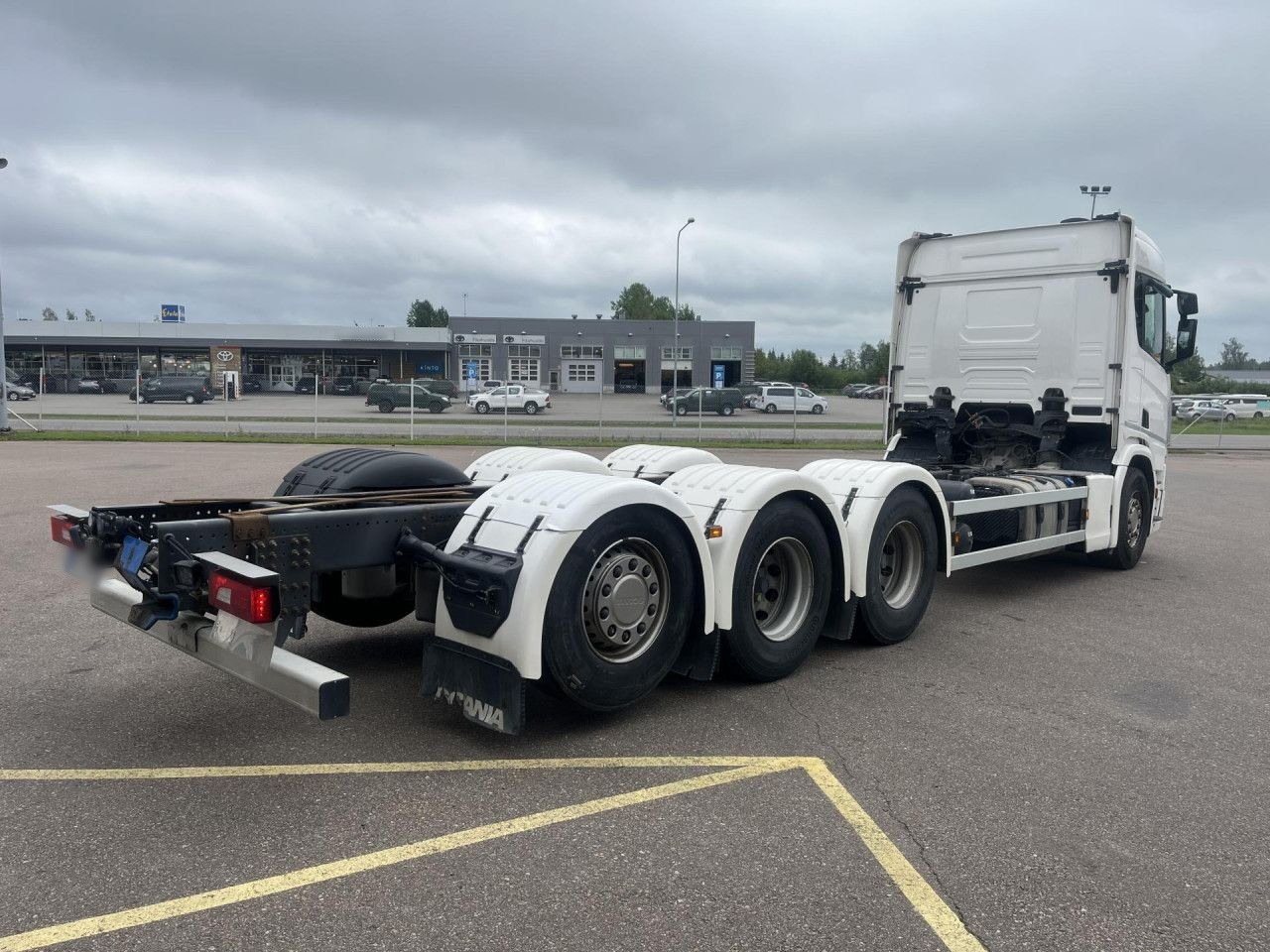 SCANIA R560 B8x4*4 / Chassis / sleeper cab / Power take-off - Camión chasis: foto 3 SCANIA R560 B8x4*4 / Chassis / sleeper cab / Power take-off - Camión chasis: foto 3