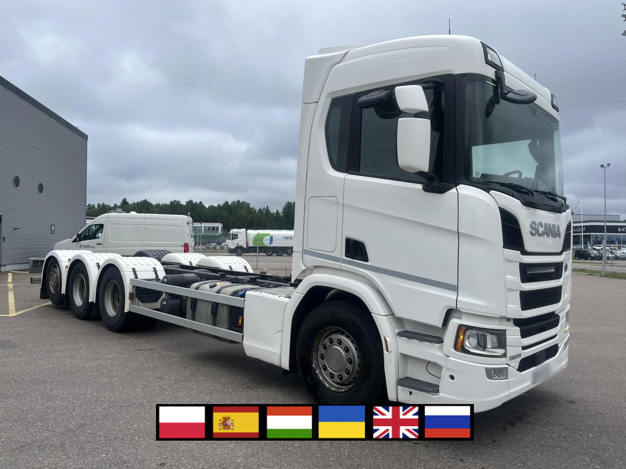 SCANIA R560 B8x4*4 / Chassis / sleeper cab / Power take-off - Camión chasis: foto 1 SCANIA R560 B8x4*4 / Chassis / sleeper cab / Power take-off - Camión chasis: foto 1