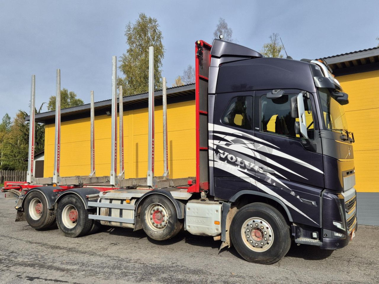 VOLVO FH 750 8x4 / 2 lifted axles / timber truck - Camión forestal: foto 3 VOLVO FH 750 8x4 / 2 lifted axles / timber truck - Camión forestal: foto 3