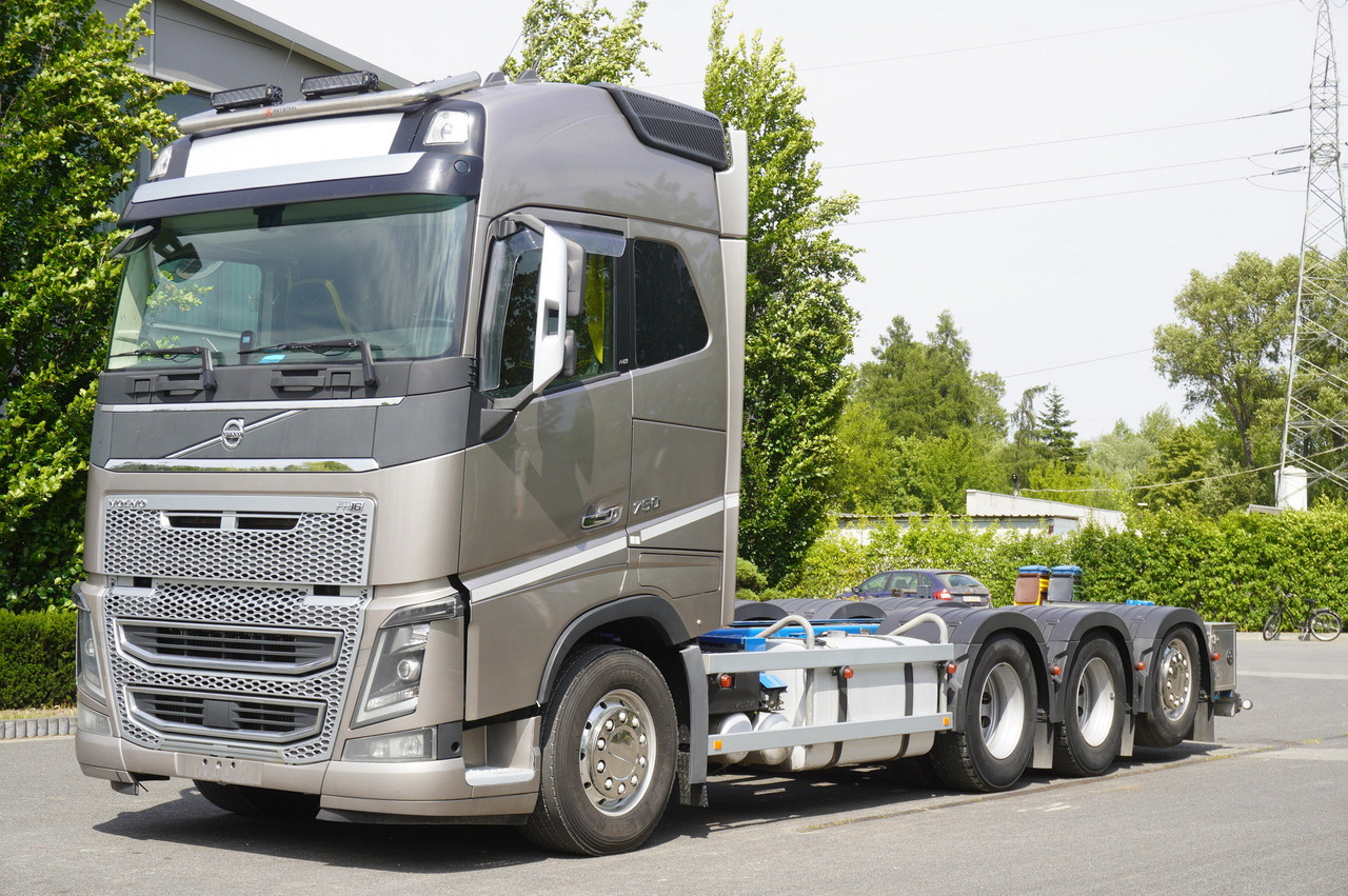 VOLVO FH16 750 8x4x4 / 750 HP! / Frame 685 cm / Steered 4th axle - Camión grúa: foto 2 VOLVO FH16 750 8x4x4 / 750 HP! / Frame 685 cm / Steered 4th axle - Camión grúa: foto 2