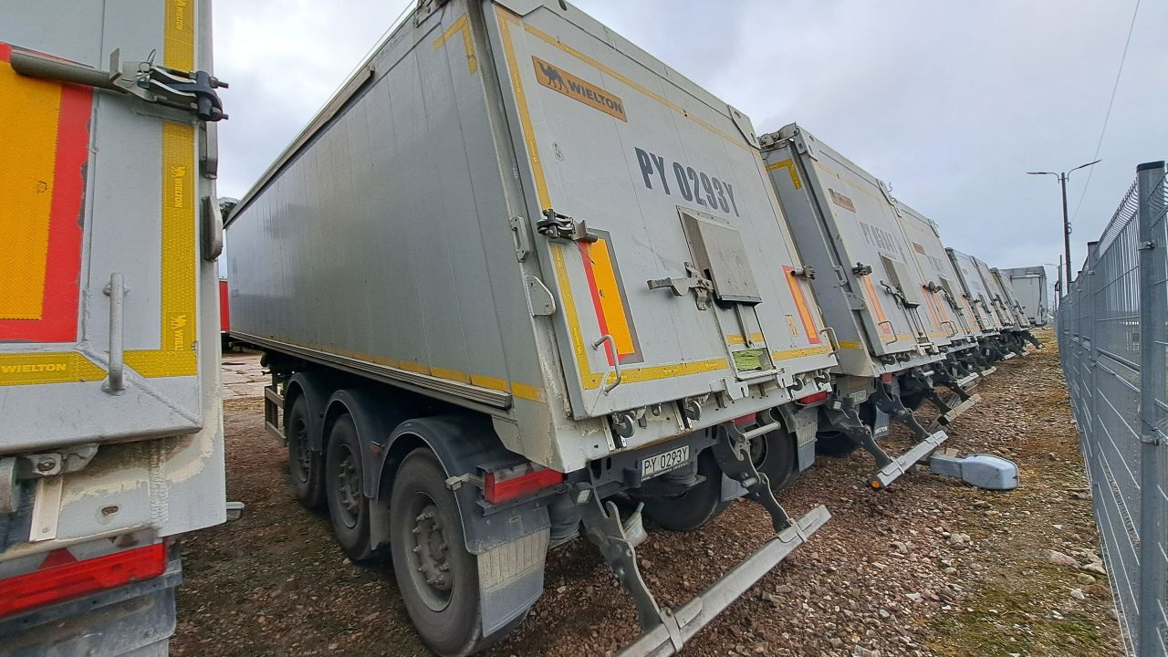 WIELTON NW-3 / weight 6.2 t / capacity 38m3 / Electrically folded roof / Teflon / 20 units, 2022 - Semirremolque volquete: foto 4 WIELTON NW-3 / weight 6.2 t / capacity 38m3 / Electrically folded roof / Teflon / 20 units, 2022 - Semirremolque volquete: foto 4