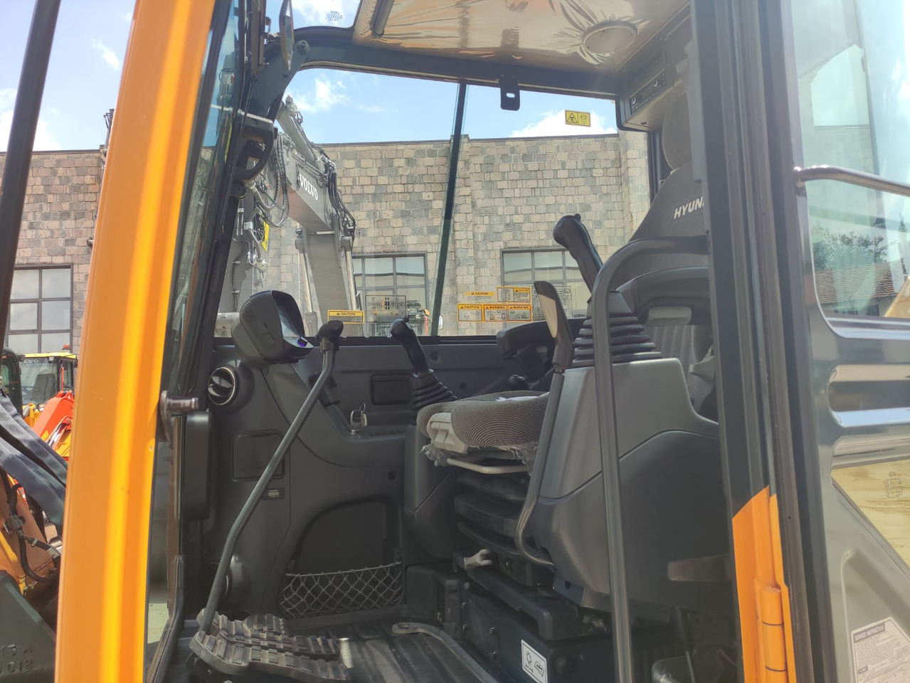 HYUNDAI R60CR-9A - Miniexcavadora: foto 5 HYUNDAI R60CR-9A - Miniexcavadora: foto 5