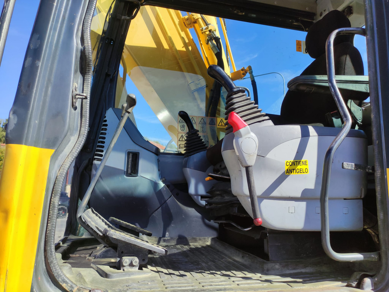 KOMATSU PC160LC-7 - Excavadora de cadenas: foto 5 KOMATSU PC160LC-7 - Excavadora de cadenas: foto 5