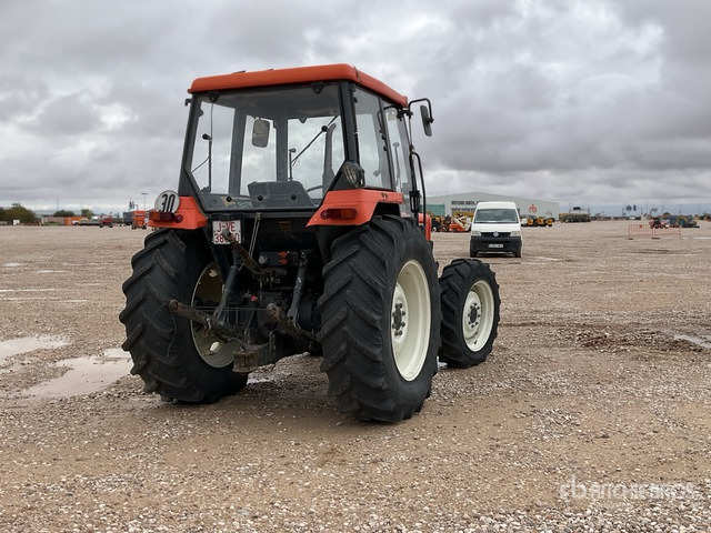 1993 Kubota M-6730DT 2WD Tractor - Tractor: foto 3 1993 Kubota M-6730DT 2WD Tractor - Tractor: foto 3