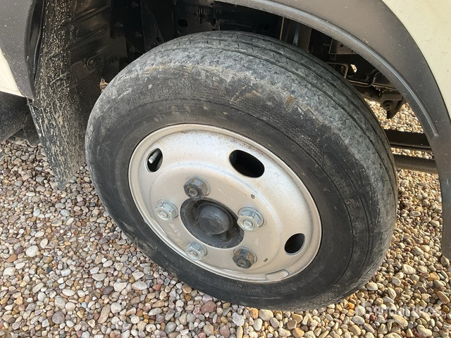 2006 Isuzu Elf 4x2 Crew Cab Flatbed Truck - Camión caja abierta: foto 5 2006 Isuzu Elf 4x2 Crew Cab Flatbed Truck - Camión caja abierta: foto 5