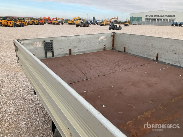 2006 Isuzu NPR77 4x2 Crew Cab Flatbed Truck - Camión caja abierta: foto 4 2006 Isuzu NPR77 4x2 Crew Cab Flatbed Truck - Camión caja abierta: foto 4