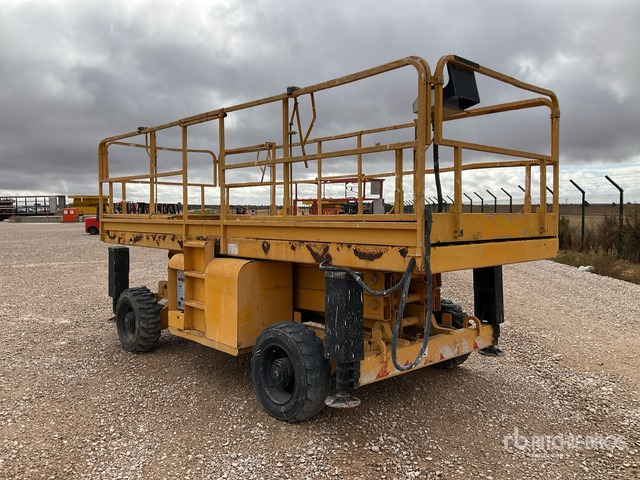 2007 Haulotte H12SXL 4x4 Diesel Scissor Lift - Plataforma de tijeras: foto 3 2007 Haulotte H12SXL 4x4 Diesel Scissor Lift - Plataforma de tijeras: foto 3
