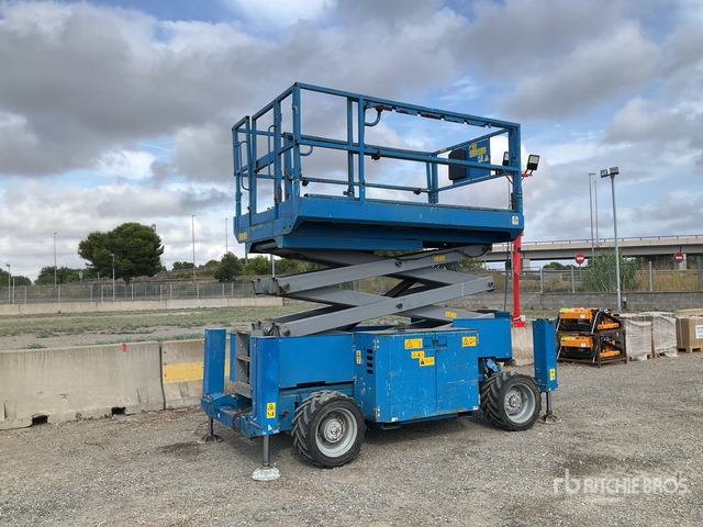 2014 Genie GS4069RT 4x4 Diesel Scissor Lift - Plataforma de tijeras: foto 2 2014 Genie GS4069RT 4x4 Diesel Scissor Lift - Plataforma de tijeras: foto 2
