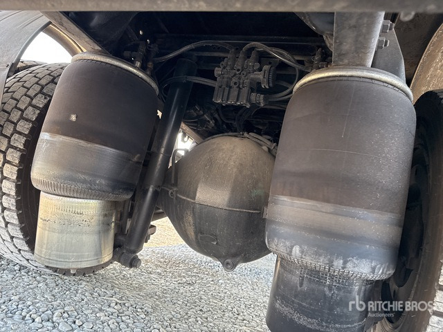 2000 Renault Premium 300 2000 Benelli 10510/3S2 6000 kg ... Flatbed Truck with Crane - Camión caja abierta, Camión grúa: foto 5 2000 Renault Premium 300 2000 Benelli 10510/3S2 6000 kg ... Flatbed Truck with Crane - Camión caja abierta, Camión grúa: foto 5