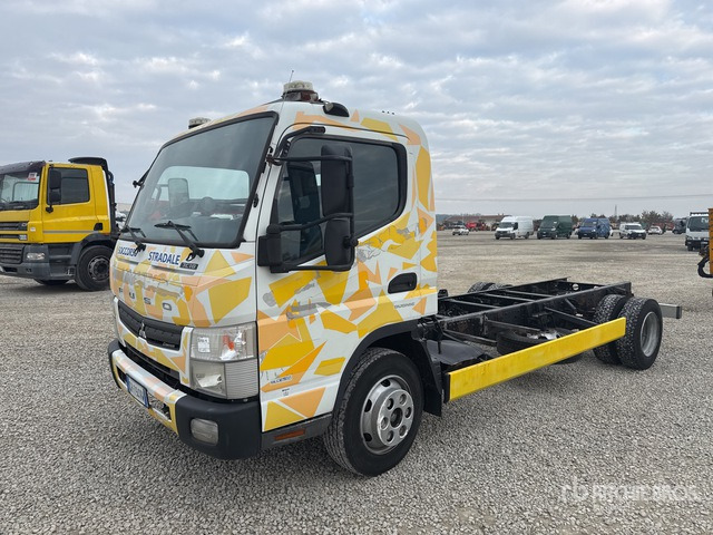 2015 Mitsubishi Fuso Canter 7C18 4x2 Cab and Chassis - Camión chasis: foto 1 2015 Mitsubishi Fuso Canter 7C18 4x2 Cab and Chassis - Camión chasis: foto 1