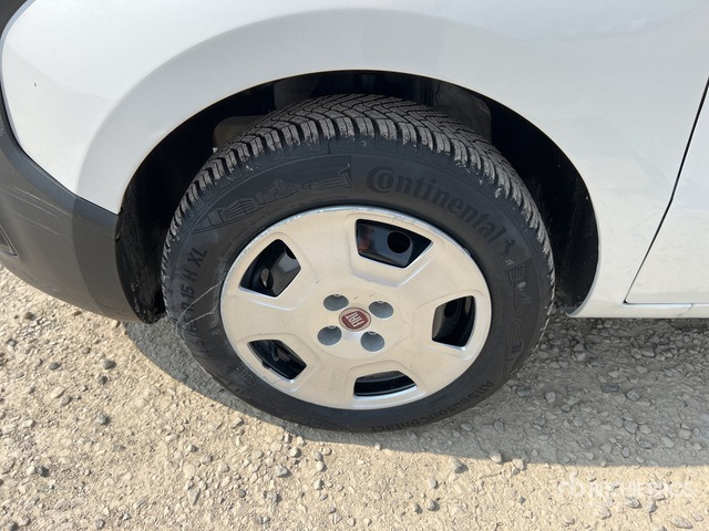 2016 Fiat Fiorino 1.3 MJT SX 16v Van Truck - Furgoneta pequeña: foto 4 2016 Fiat Fiorino 1.3 MJT SX 16v Van Truck - Furgoneta pequeña: foto 4