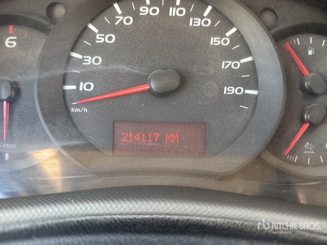 2017 Nissan NV400 Crew Cab Flatbed Truck - Camión caja abierta: foto 2 2017 Nissan NV400 Crew Cab Flatbed Truck - Camión caja abierta: foto 2