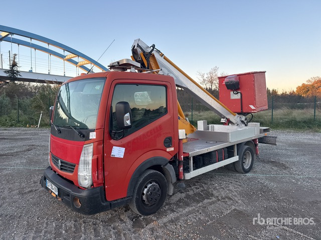 2015 Renault Maxity 2015 Multitel 145 ALU 16 m on 4 ... Bucket Truck - Camión con plataforma elevadora: foto 2 2015 Renault Maxity 2015 Multitel 145 ALU 16 m on 4 ... Bucket Truck - Camión con plataforma elevadora: foto 2
