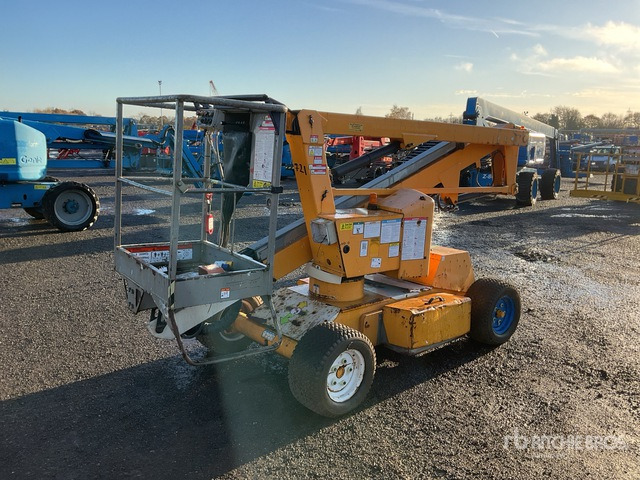 Plataforma articulada 2015 Nifty-Lift HR12NDE 2WD Hybrid Articulating Boom Lift: foto 1