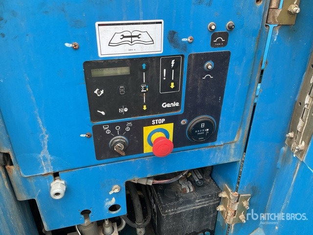 2016 Genie GS-5390 4x4 Diesel Scissor Lift - Plataforma de tijeras: foto 5 2016 Genie GS-5390 4x4 Diesel Scissor Lift - Plataforma de tijeras: foto 5