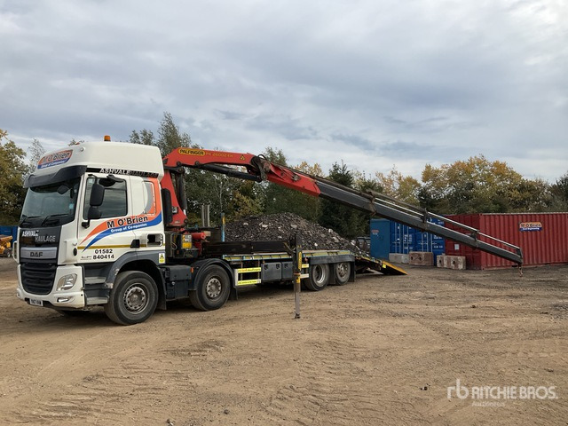 2017 DAF 8x2 Twin-Steer Sleeper Flatbed Truck with Crane - Camión caja abierta, Camión grúa: foto 1 2017 DAF 8x2 Twin-Steer Sleeper Flatbed Truck with Crane - Camión caja abierta, Camión grúa: foto 1