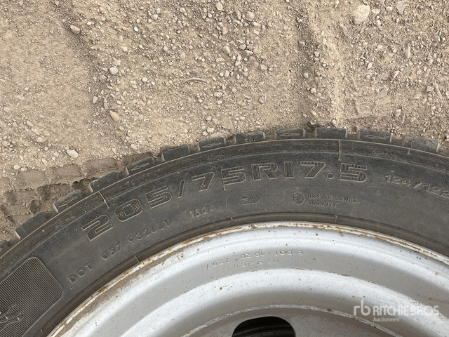 2021 Mitsubishi Canter 4x2 Flatbed Truck - Camión caja abierta: foto 5 2021 Mitsubishi Canter 4x2 Flatbed Truck - Camión caja abierta: foto 5