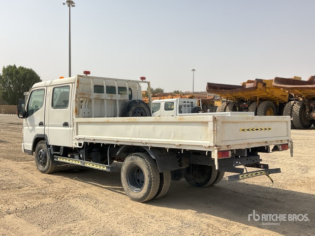 2010 Mitsubishi Canter 4x2 Crew Cab Flatbed Truck - Camión caja abierta: foto 3 2010 Mitsubishi Canter 4x2 Crew Cab Flatbed Truck - Camión caja abierta: foto 3
