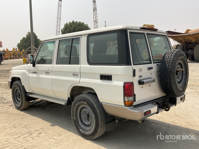 2011 Toyota Land Cruiser LX 76R 4x4 SUV - SUV/ Todoterreno: foto 4 2011 Toyota Land Cruiser LX 76R 4x4 SUV - SUV/ Todoterreno: foto 4