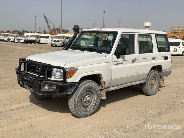 2019 Toyota Land Cruiser 76L 4x4 SUV - SUV/ Todoterreno: foto 2 2019 Toyota Land Cruiser 76L 4x4 SUV - SUV/ Todoterreno: foto 2
