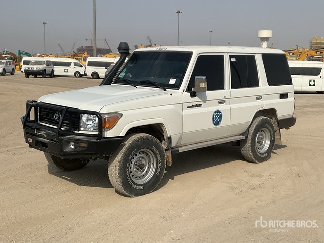 2021 Toyota Land Cruiser 76L 4x4 SUV - SUV/ Todoterreno: foto 1 2021 Toyota Land Cruiser 76L 4x4 SUV - SUV/ Todoterreno: foto 1