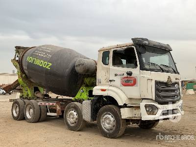 CNHTC SINO HOWO 8x4 Twin-Steer - Camión hormigonera: foto 4 CNHTC SINO HOWO 8x4 Twin-Steer - Camión hormigonera: foto 4