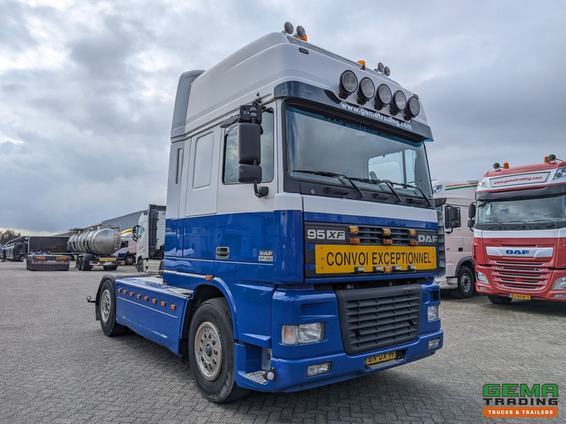 DAF 95XF.480 4x2 Superspacecab Euro3 - Handgeschakeld - Limited Edition Interieur - Side Skirts - Luchthoorns - Cabeza tractora: foto 2 DAF 95XF.480 4x2 Superspacecab Euro3 - Handgeschakeld - Limited Edition Interieur - Side Skirts - Luchthoorns - Cabeza tractora: foto 2