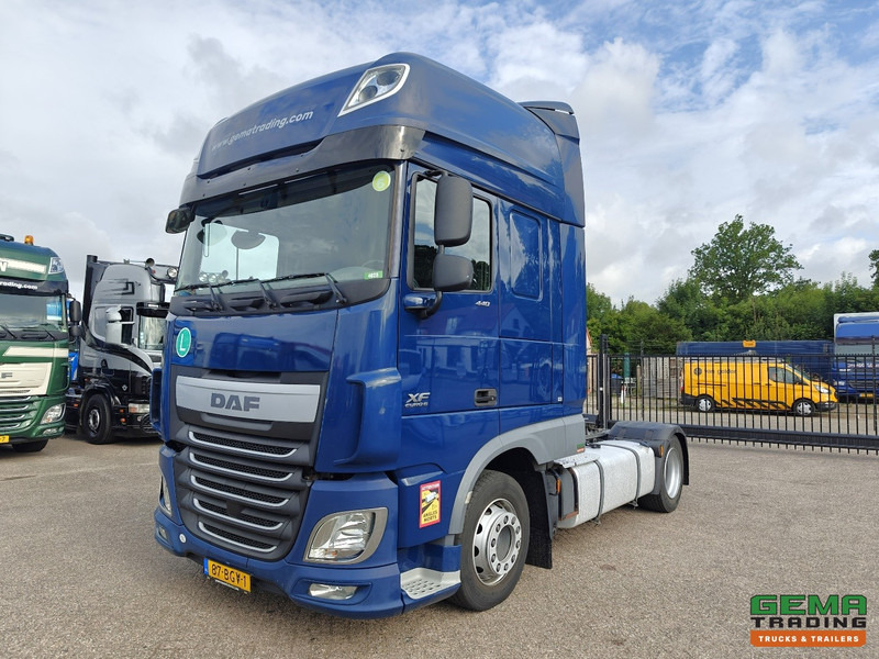 DAF XF 440 FT 4x2 SuperSpaceCab Euro6A - MEGA - Retarder - HandGeschakeld - 283.000KM! - Cabeza tractora: foto 1 DAF XF 440 FT 4x2 SuperSpaceCab Euro6A - MEGA - Retarder - HandGeschakeld - 283.000KM! - Cabeza tractora: foto 1